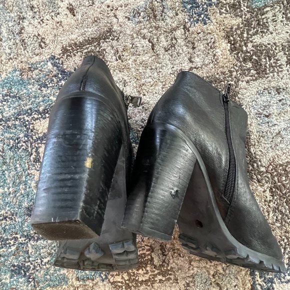 Steve Madden Norris Ankle Boot - Picture 4 of 5